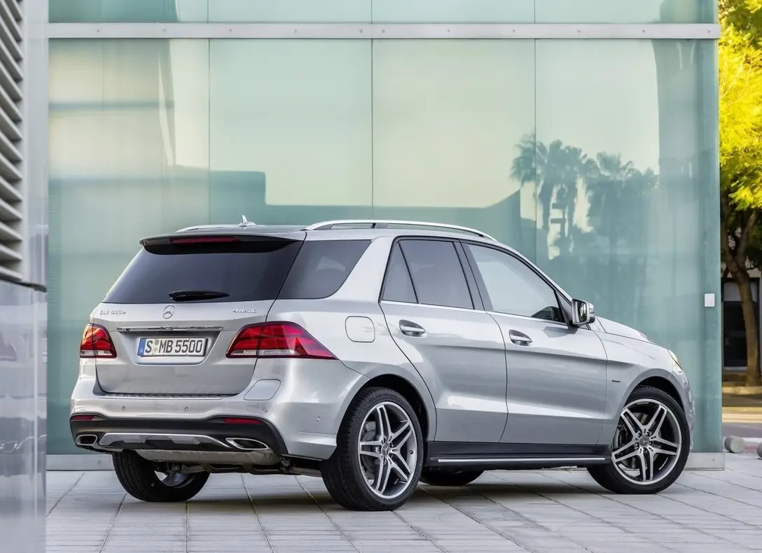 1656016-Mercedes-Benz-GLE-2017-04.jpg