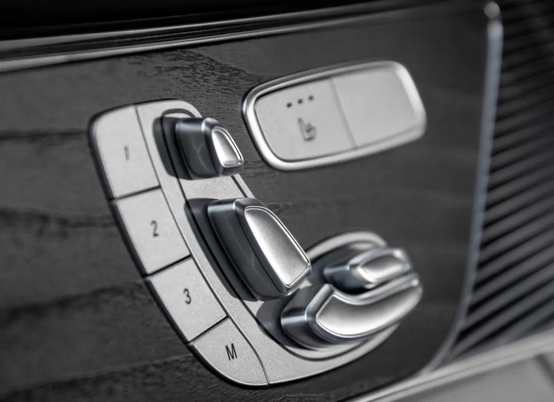 1660225-Mercedes-Benz-EQC-2022-09.jpg