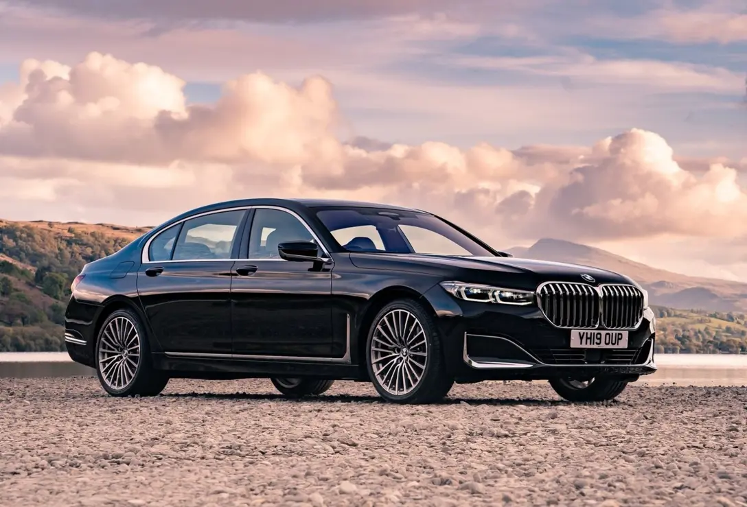 1663022-BMW-7-Series_UK-Version-2020-1600-hellp.jpg