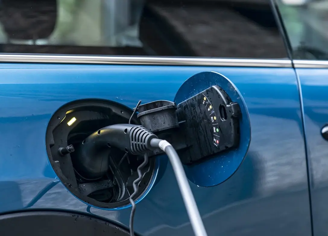 1695309-Mini-Cooper_Electric-2024-24.jpg