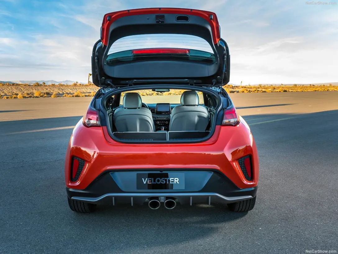 1591448-Hyundai-Veloster 4.jpg