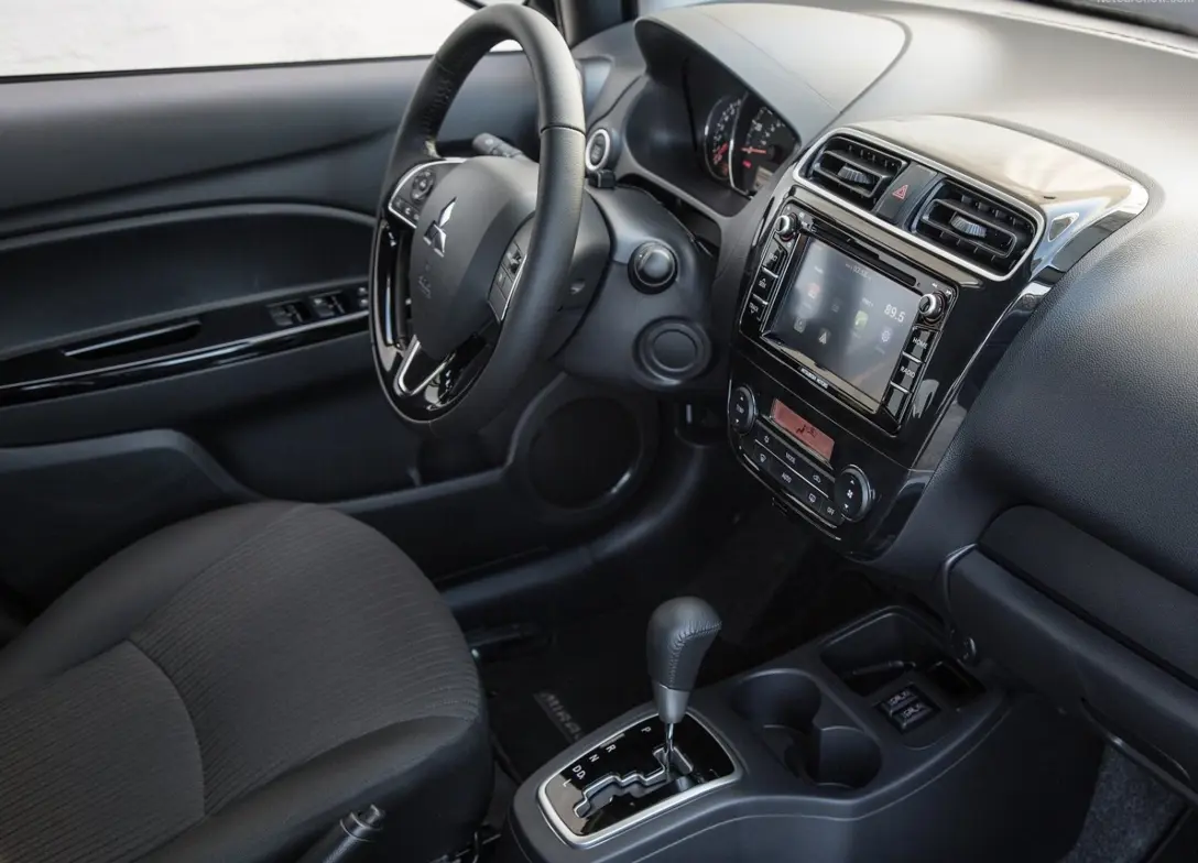 1643429-Mitsubishi-Attrage-2016-05.jpg