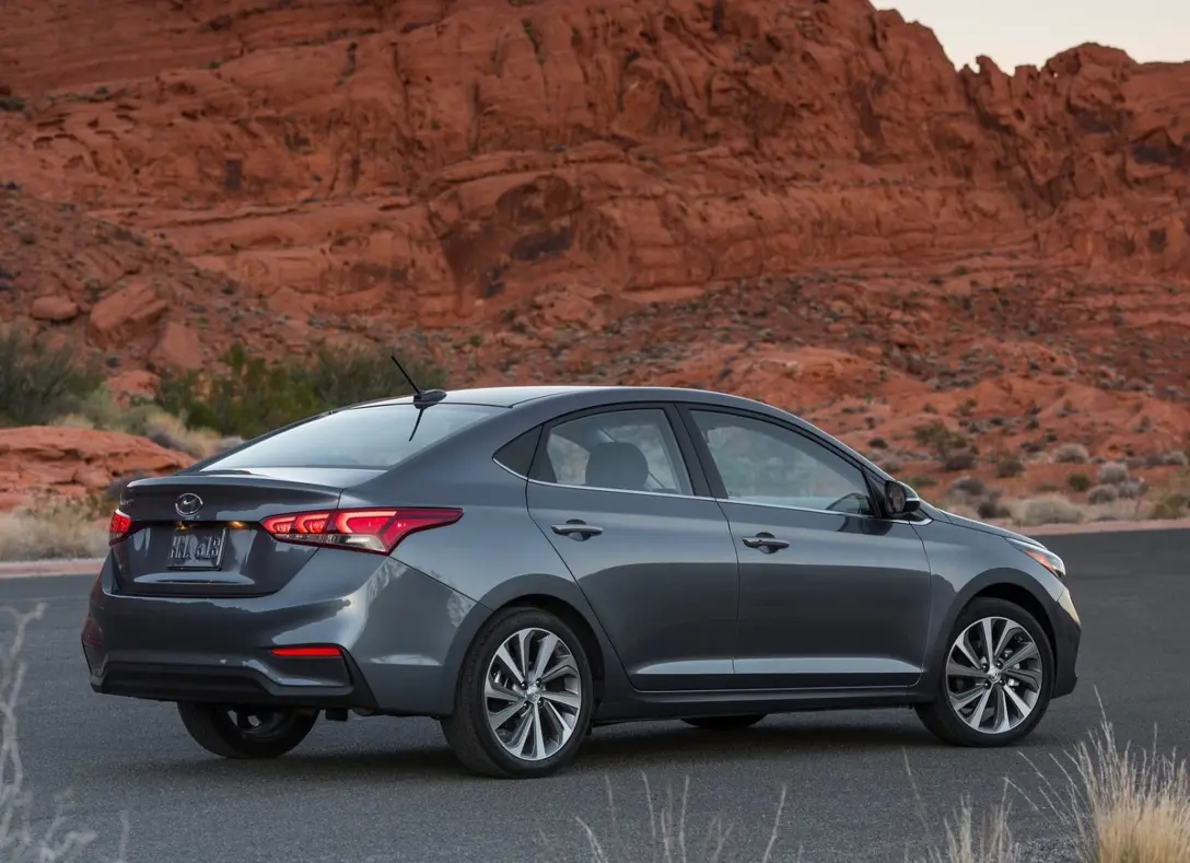 1673256-Hyundai-Accent-2023-03.jpg