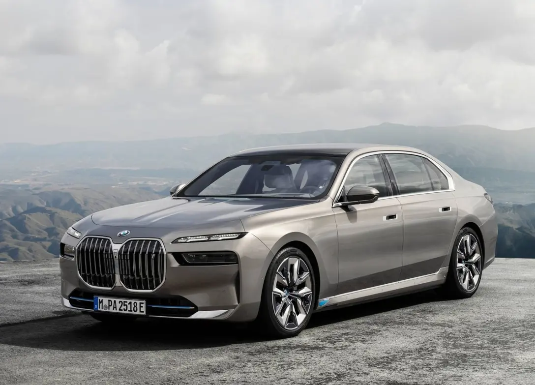 1685338-BMW-i7-2023-04.jpg