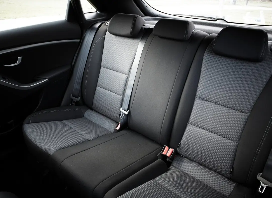 1658184-Hyundai-i30-2013-08.jpg